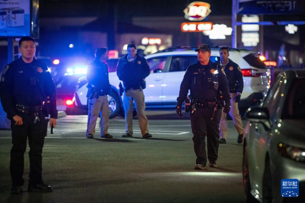 美国加州发生枪击事件 14人中枪4人死亡